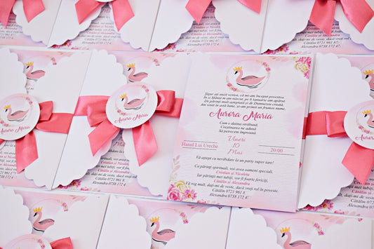 Invitatie Botez cu Plic si Fundita, tema Lebada - Model B121